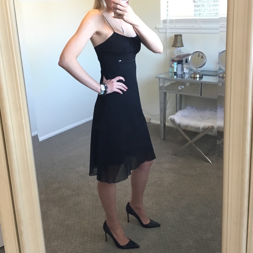 Lace & sequin LBD - Picture 3 of 7